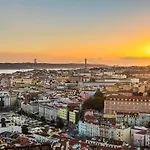 Amazing Castle Views In Historic Center 아파트 *